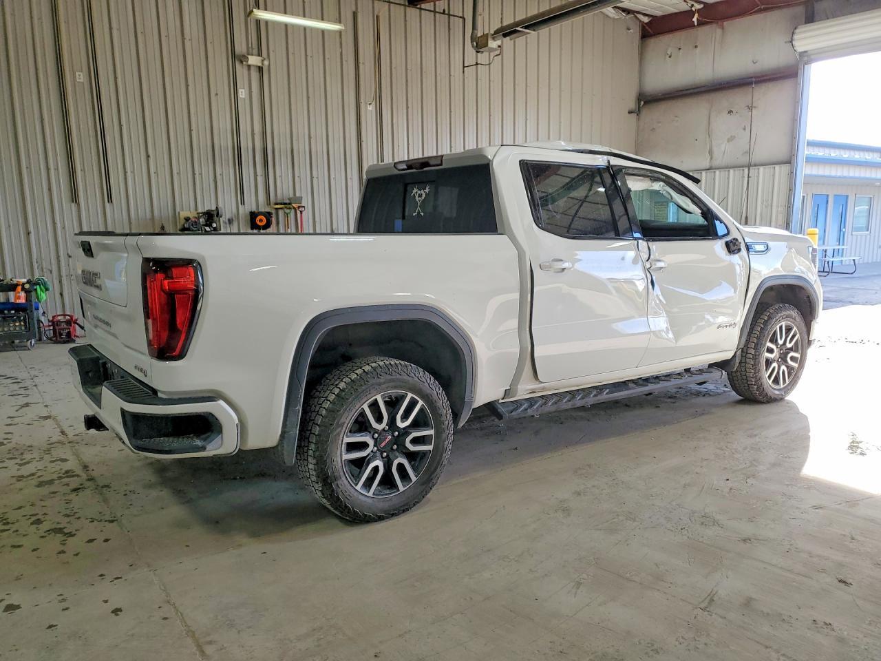 2023 GMC Sierra K1500 AT4