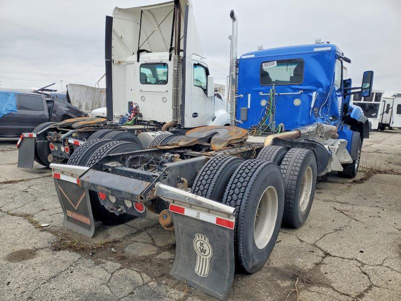 2015 Kenworth Construction T880