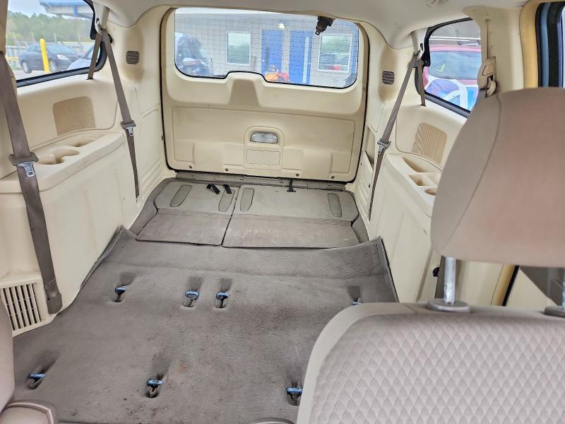 2010 Chrysler Town & Country lx