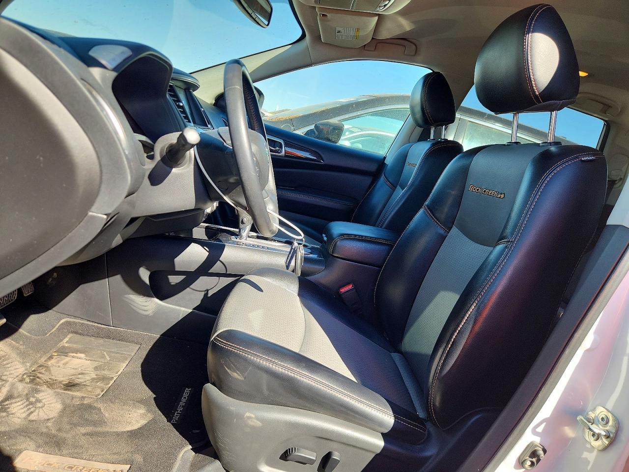 2020 Nissan Pathfinder sv