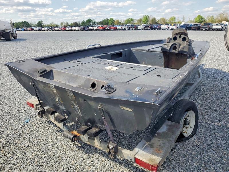 2004 Xpress X18 Boat