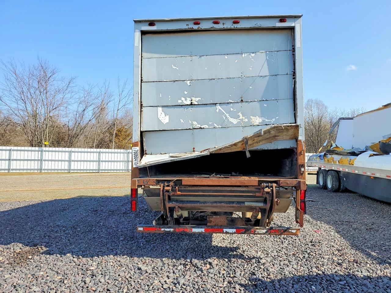 2004 International 4300 BOX Truck