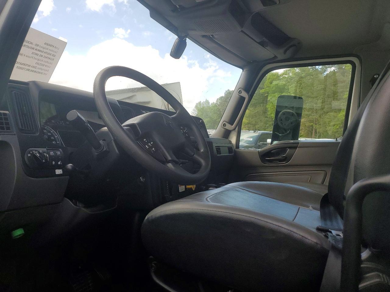 2024 International MV607 BOX Truck