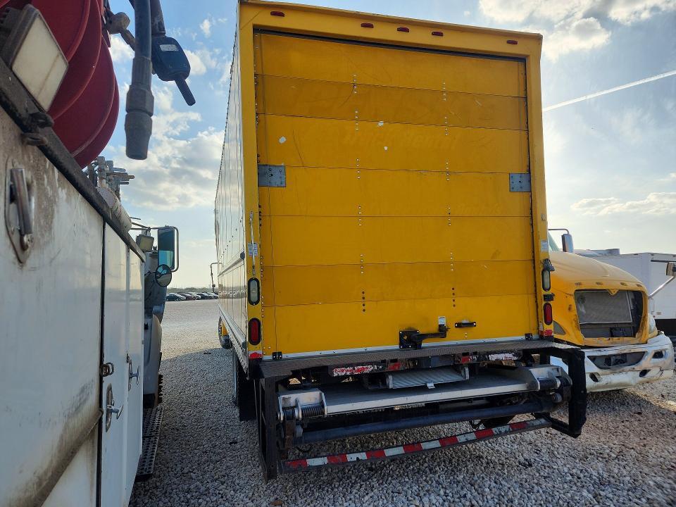 2013 Freightliner EM2 106 Me-box Truck