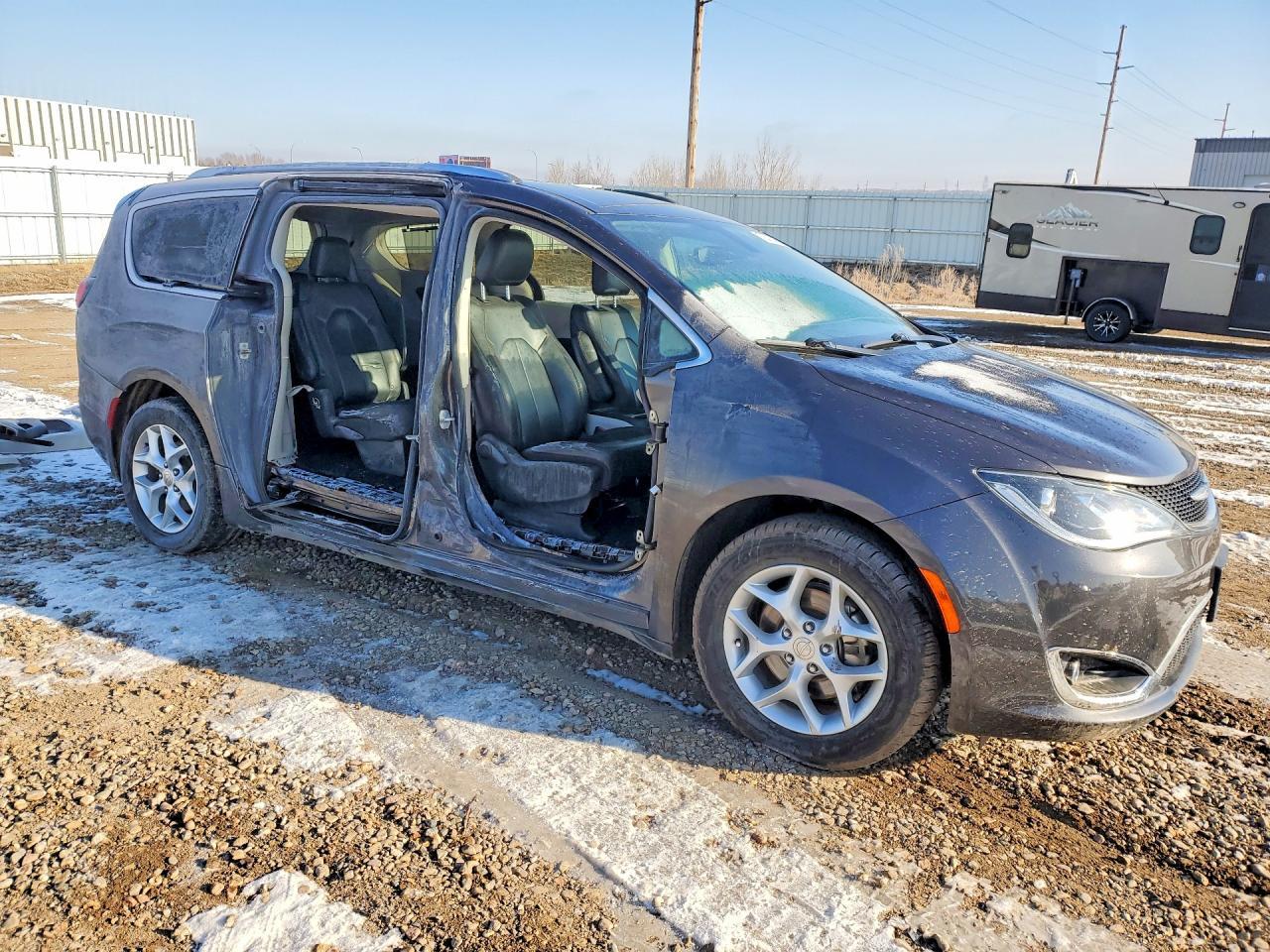 2020 Chrysler Pacifica Touring l