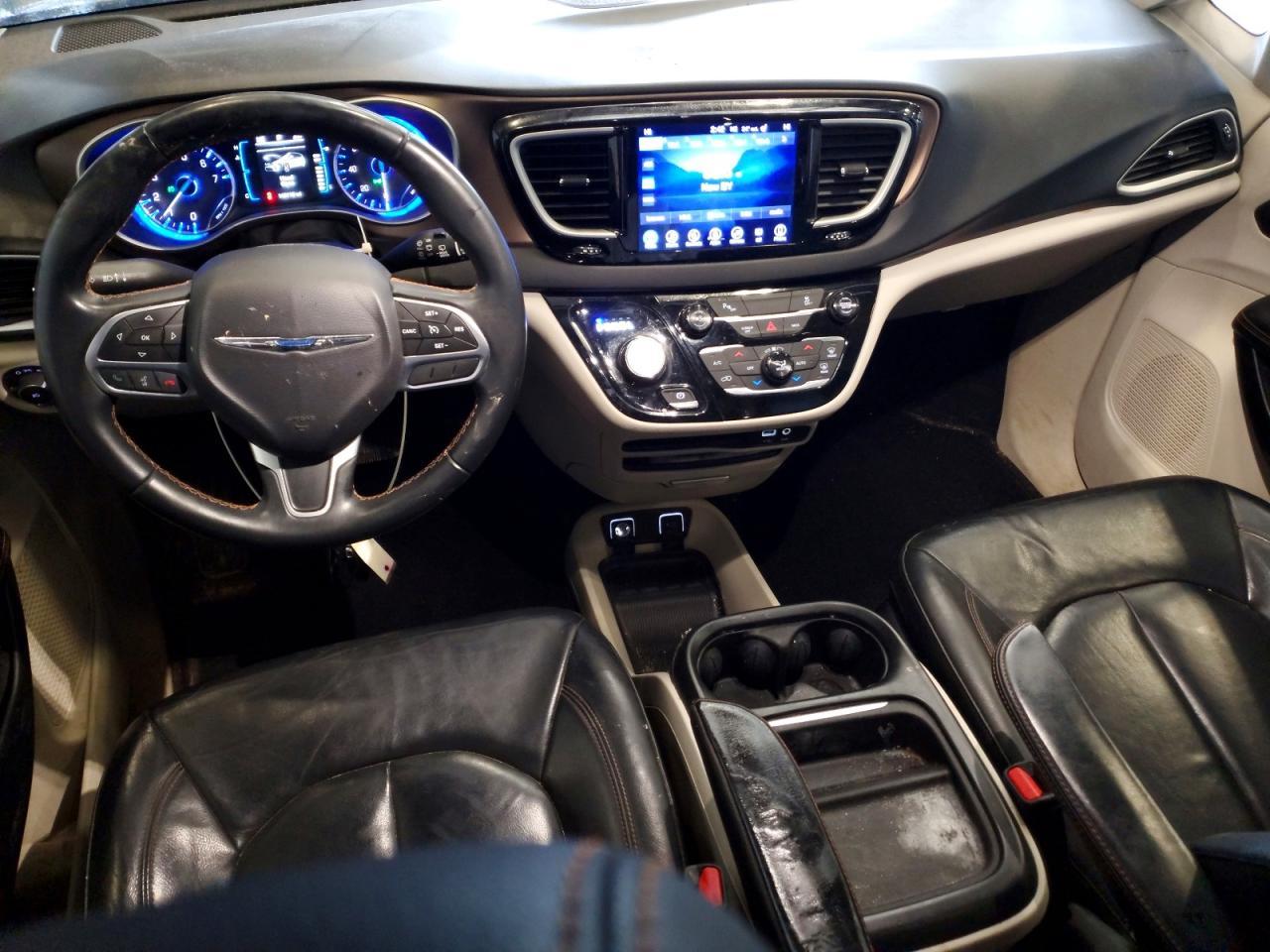 2017 Chrysler Pacifica Touring l