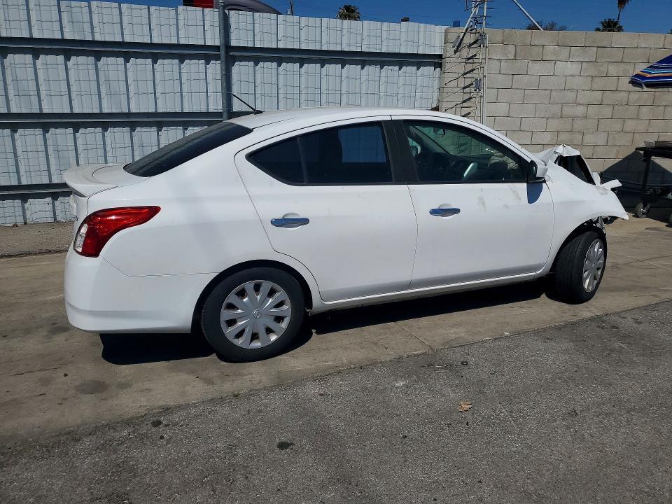 2018 Nissan Versa sv