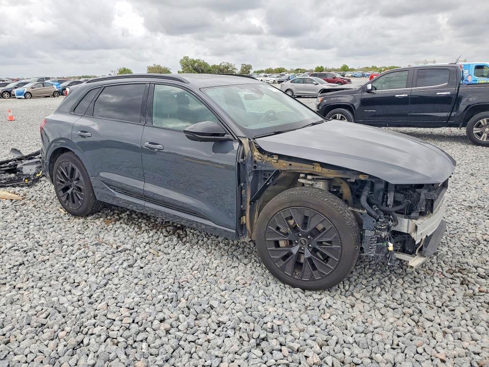 2024 Audi Q8 E-tron Prestige