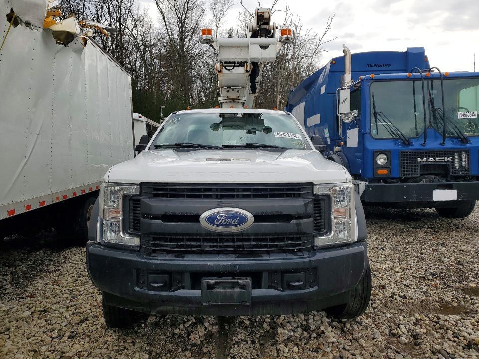 2019 Ford F-550 Super Duty-Dual Rear Wheel