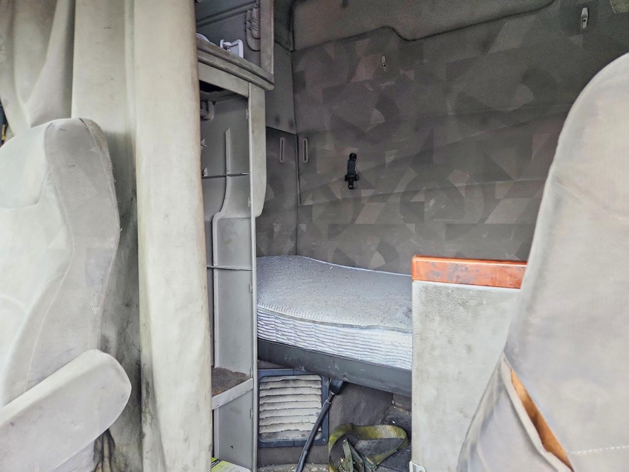 2007 Volvo VNL Semi Truck