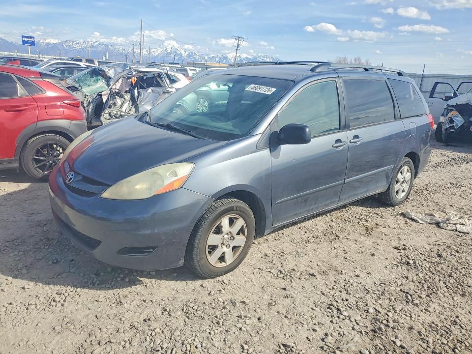 2006 Toyota Sienna le 8 Passenger