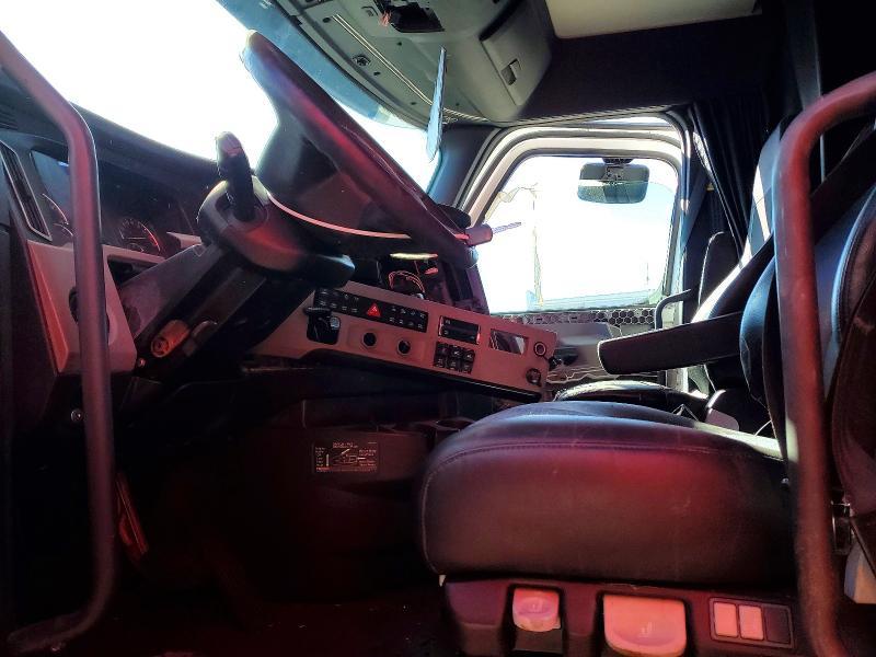 2019 Freigliner 2019 Freightliner Cascadia 126 Semi Truck