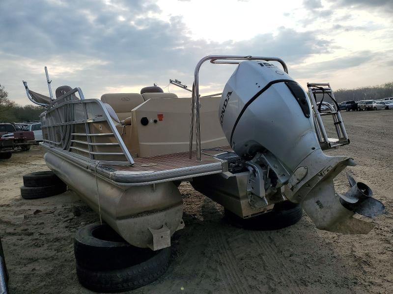 2015 Southbay 524SLX-Boat