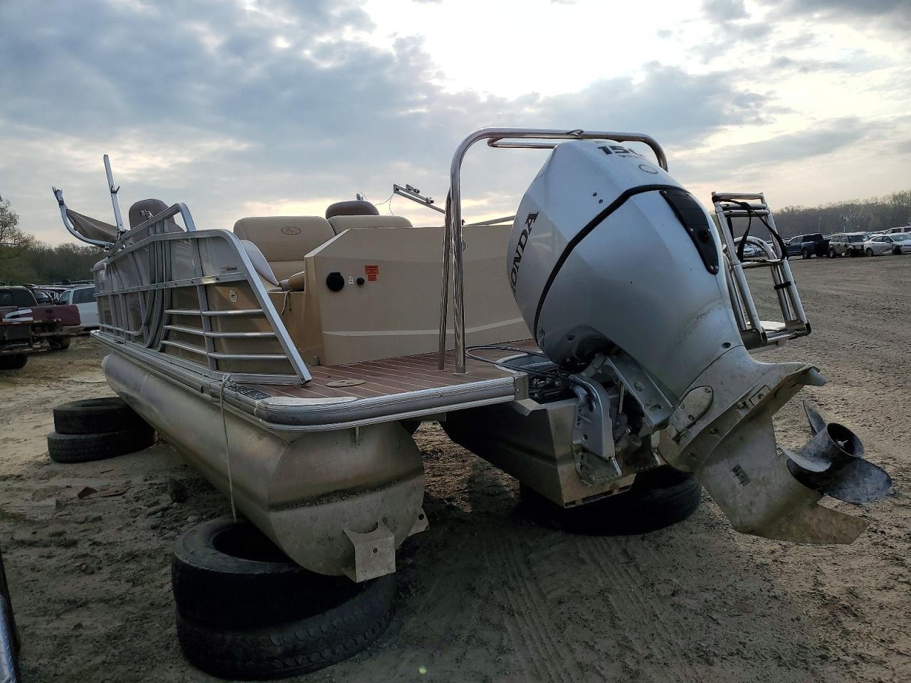 2015 Southbay 524SLX-Boat