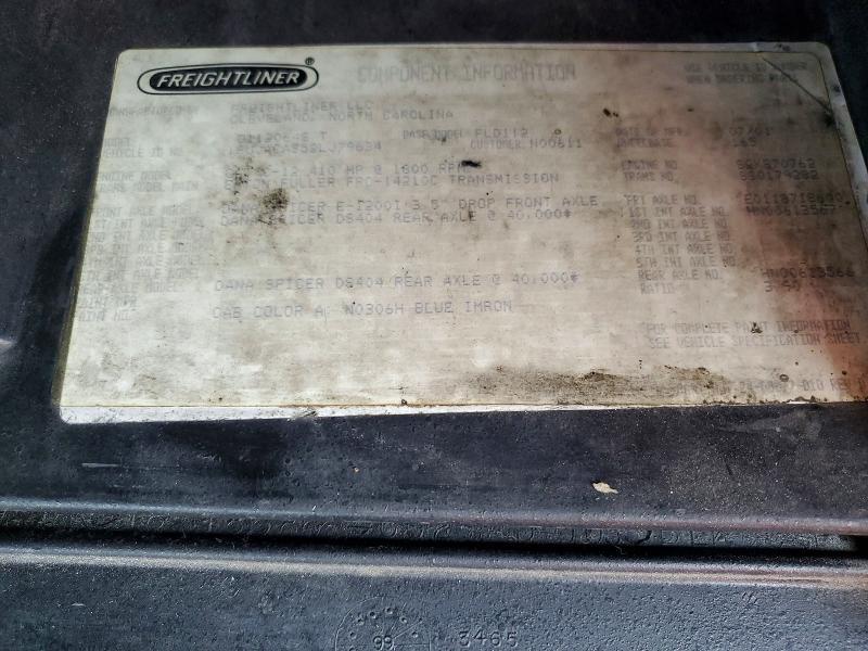 2002 Freigliner 2002 Freightliner FLD112 Semi Truck