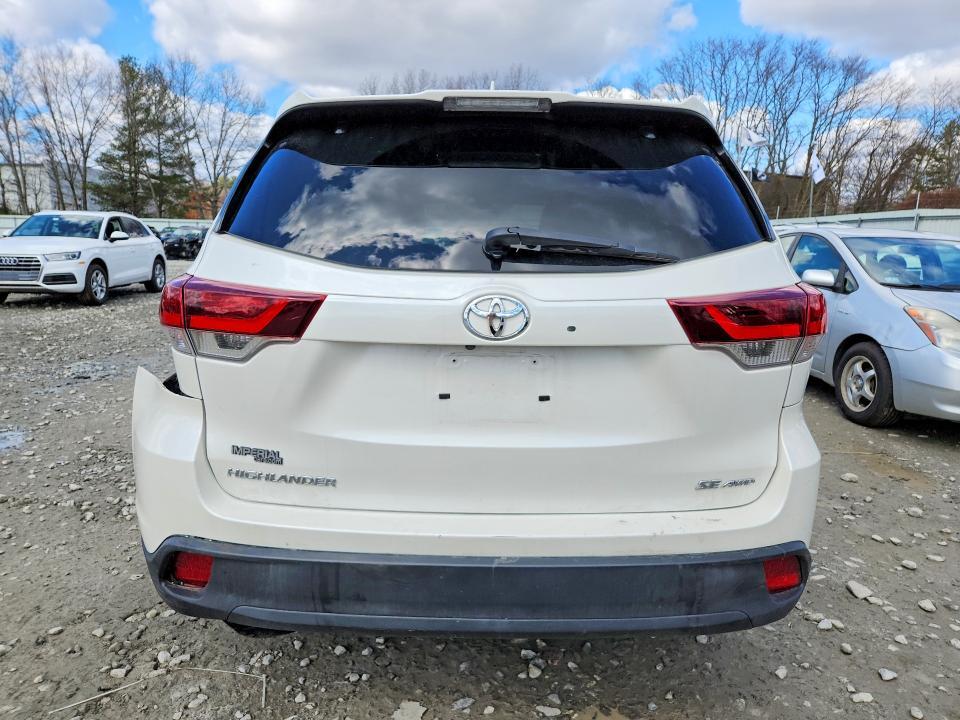 2019 Toyota Highlander se