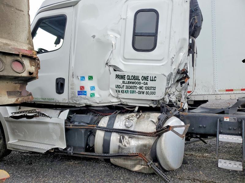 2019 Freightliner Cascadia 126 Semi Truck