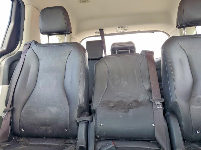 2022 KIA Carnival lx