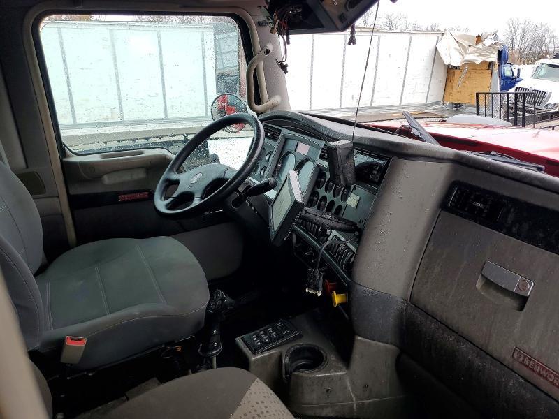 2016 Kenworth T400 Semi Truck