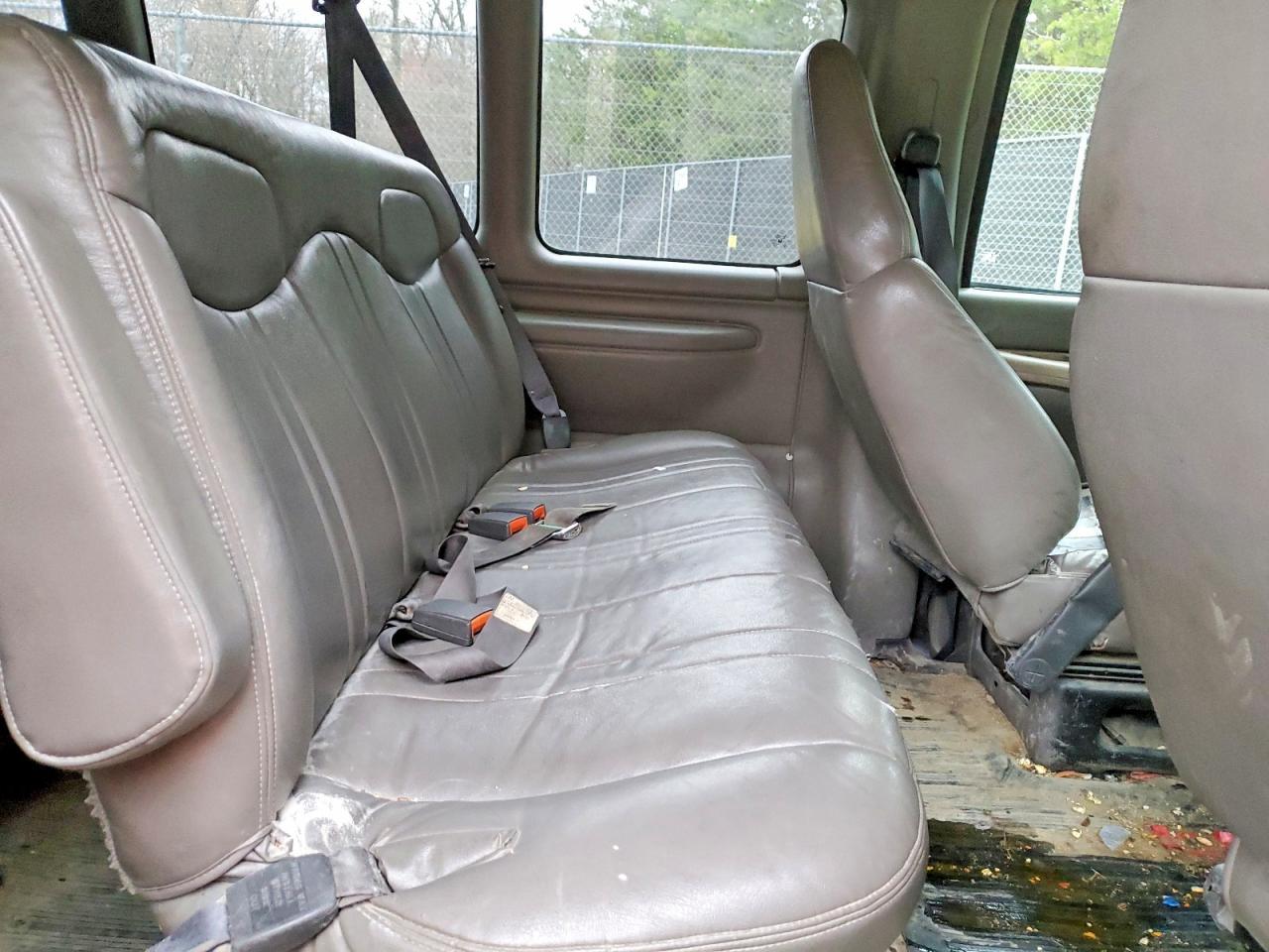 2001 GMC Savana G3500