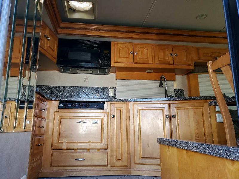 2006 West Texas 2006 Western Alpine Coach Motorhome Recreational V