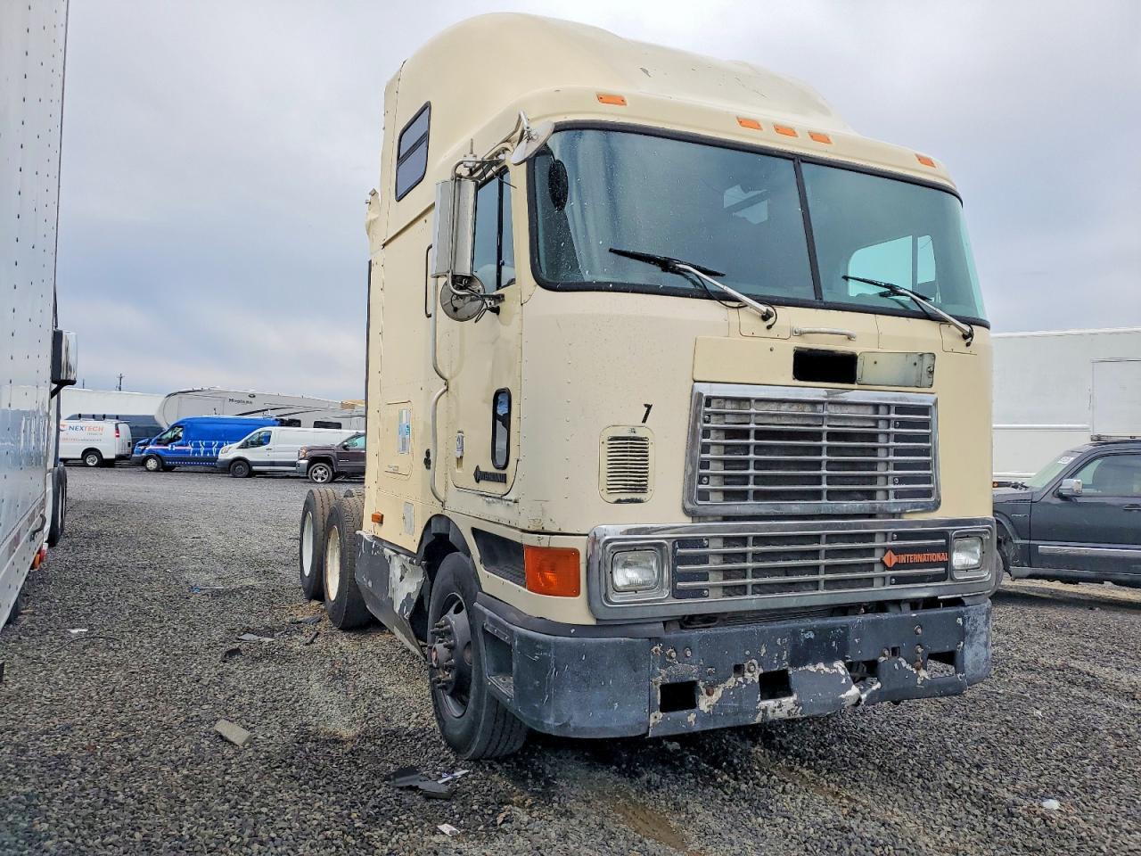 1997 International 9800 Semi Truck