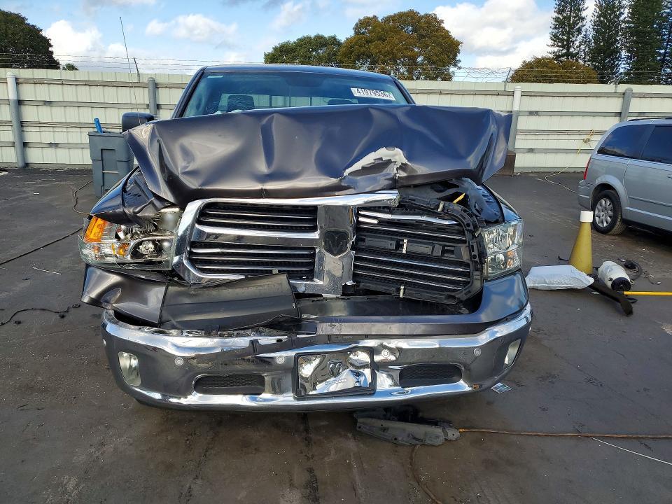 2015 Dodge RAM 1500 SLT