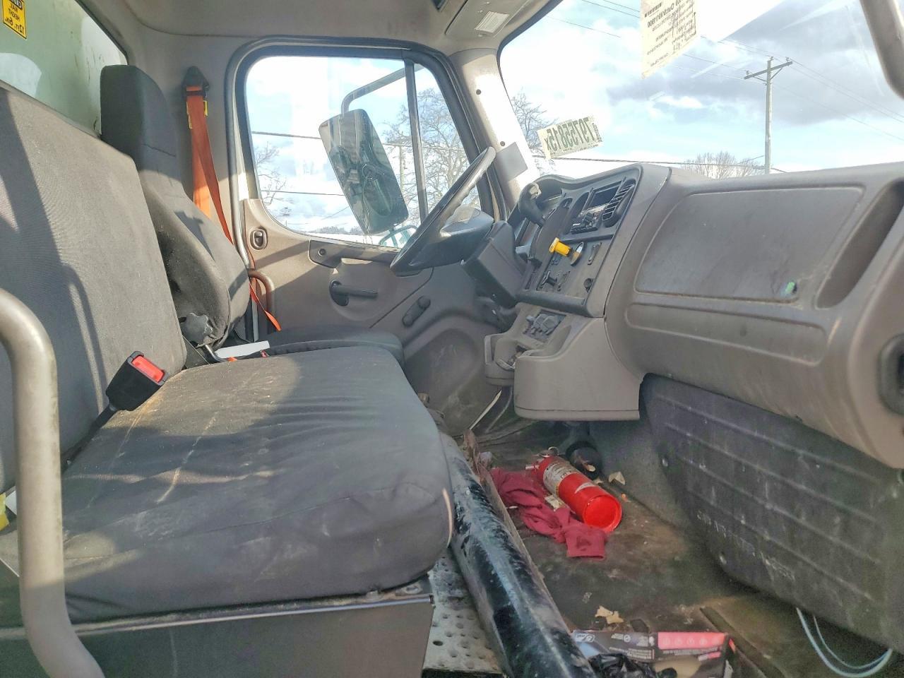 2020 Freigliner 2020 Freightliner Business Class M2 BOX Truck