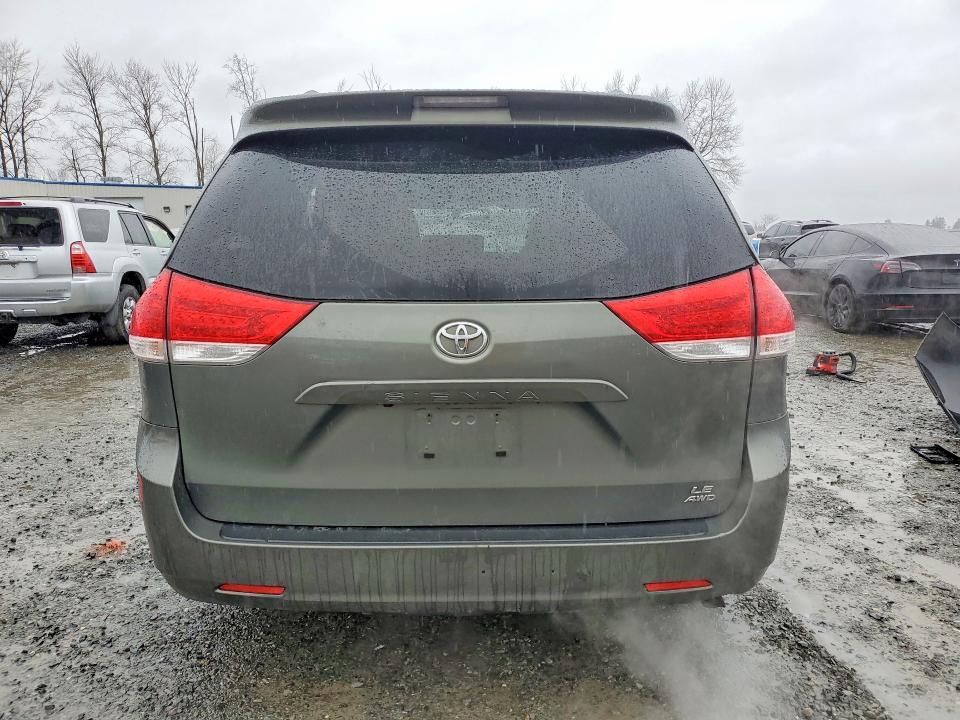 2011 Toyota Sienna le 7-passenger