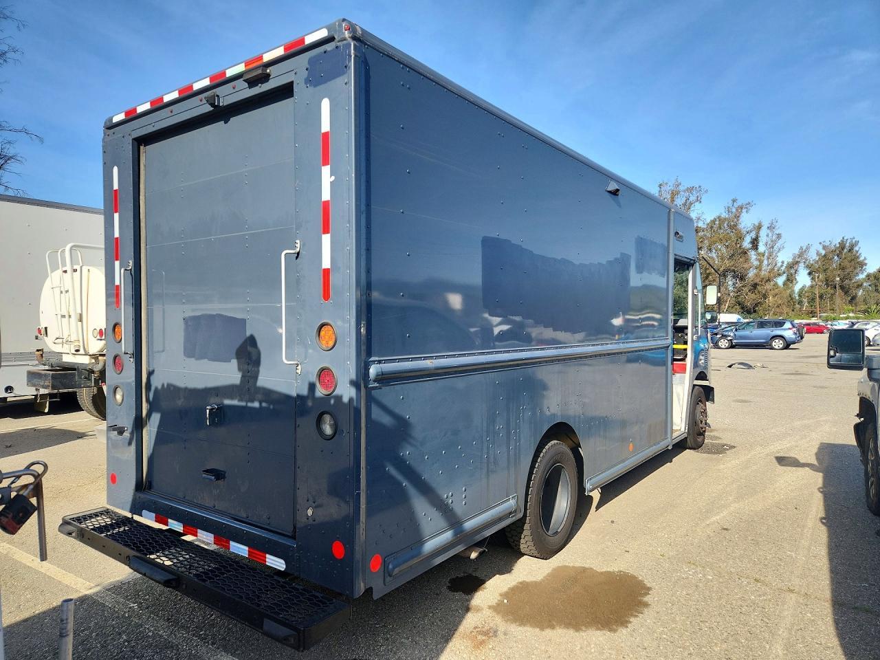 2021 Freightliner MT45G Chassis Delivery Truck