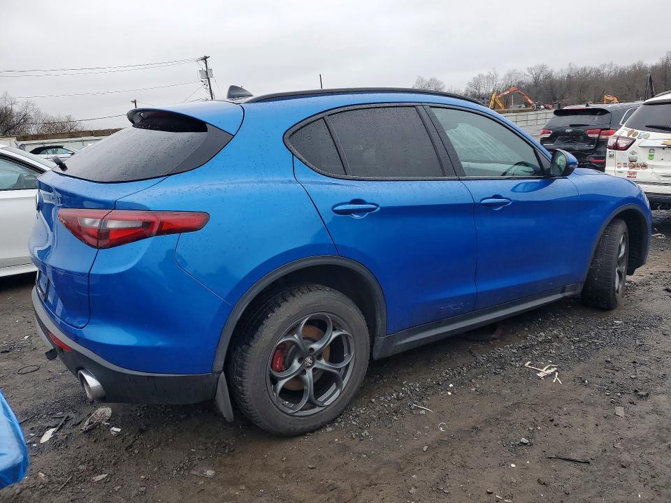 2018 Alfa Romeo Stelvio ti Sport