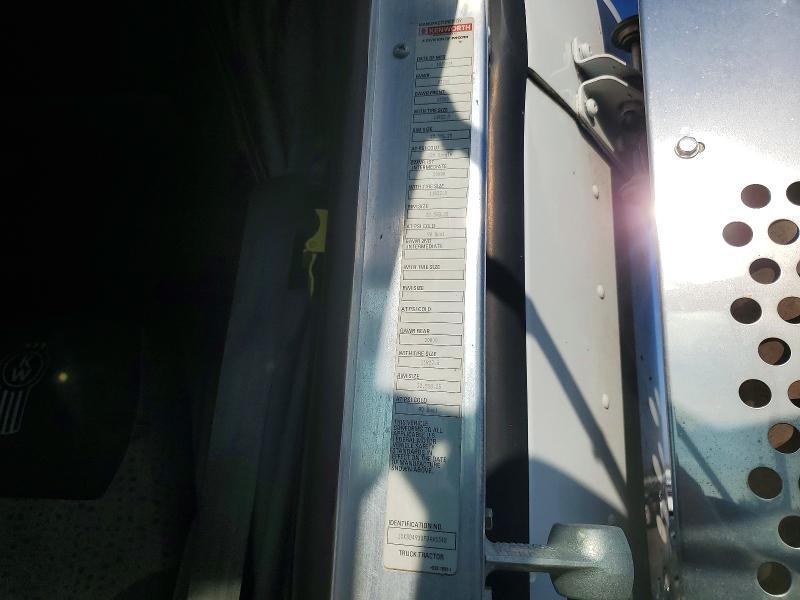 2015 Kenworth T800 Semi Truck