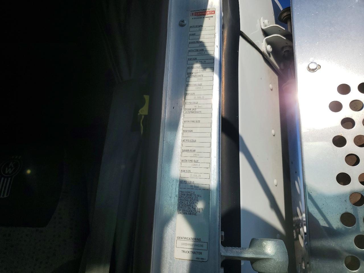 2015 Kenworth T800 Semi Truck