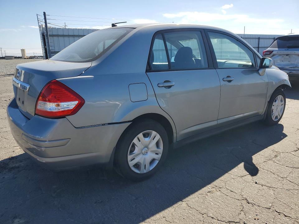2011 Nissan Versa 1.8 s