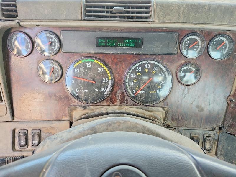 2001 Freightliner CST120 Semi Truck