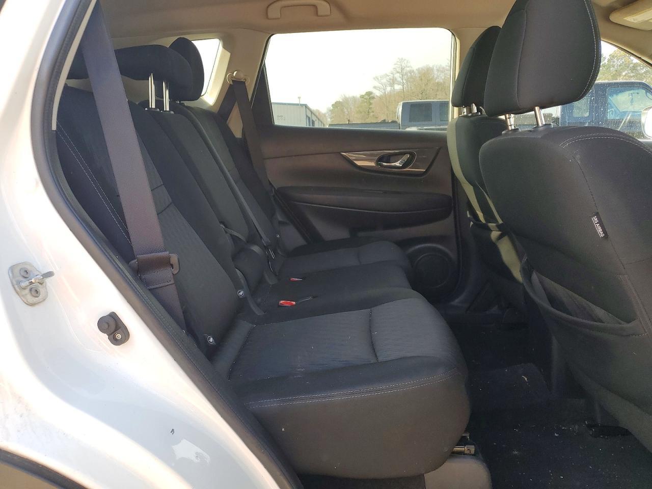 2017 Nissan Rogue sv