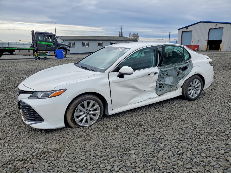 2020 Toyota Camry le