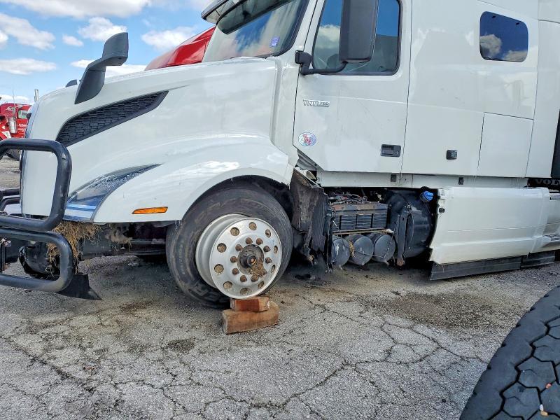 2020 Volvo VNL Semi Truck