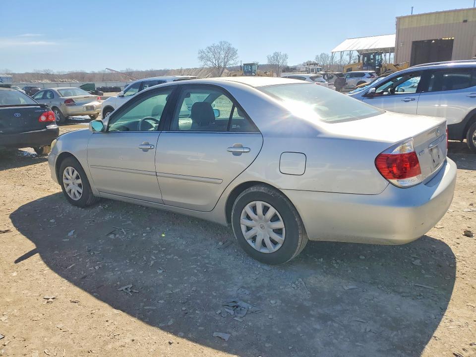 2005 Toyota Camry le