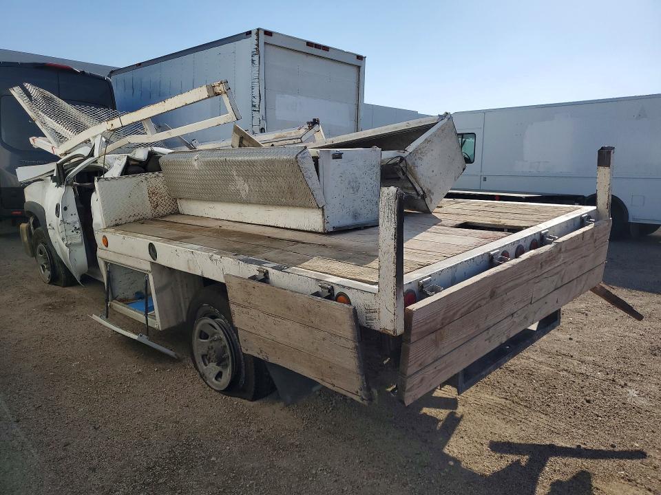 2005 Chevrolet Silverado Flatbed Truck