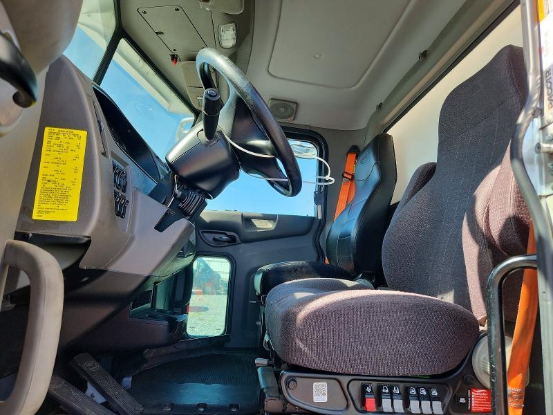 2019 Peterbilt 348 BOX Truck