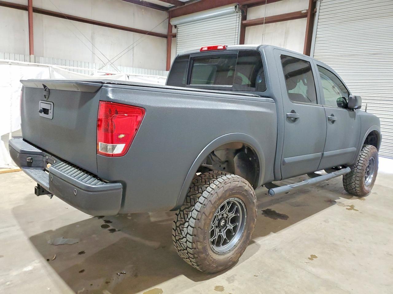 2013 Nissan Titan SV