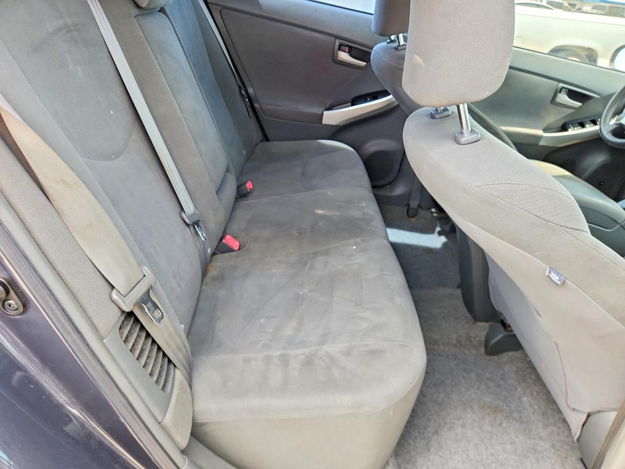 2010 Toyota Prius iii