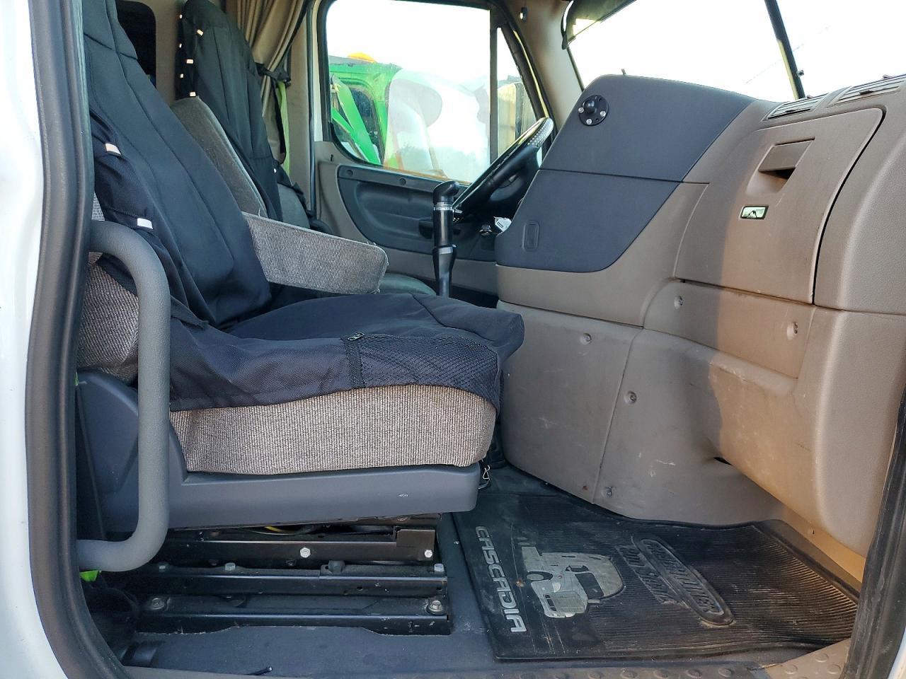 2014 Freigliner 2014 Freightliner Cascadia Semi Truck