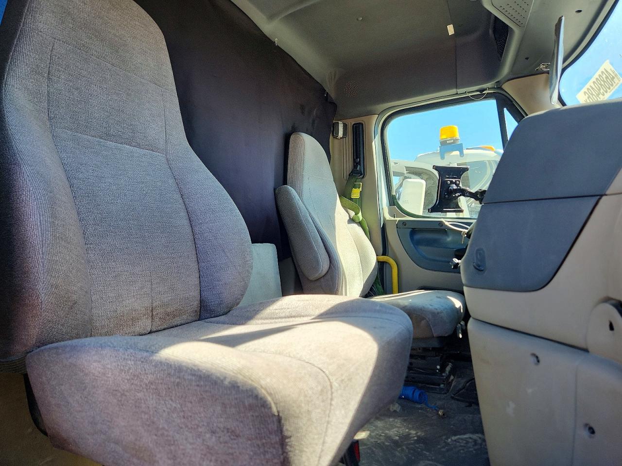 2017 Freightliner Cascadia 125 Semi Truck