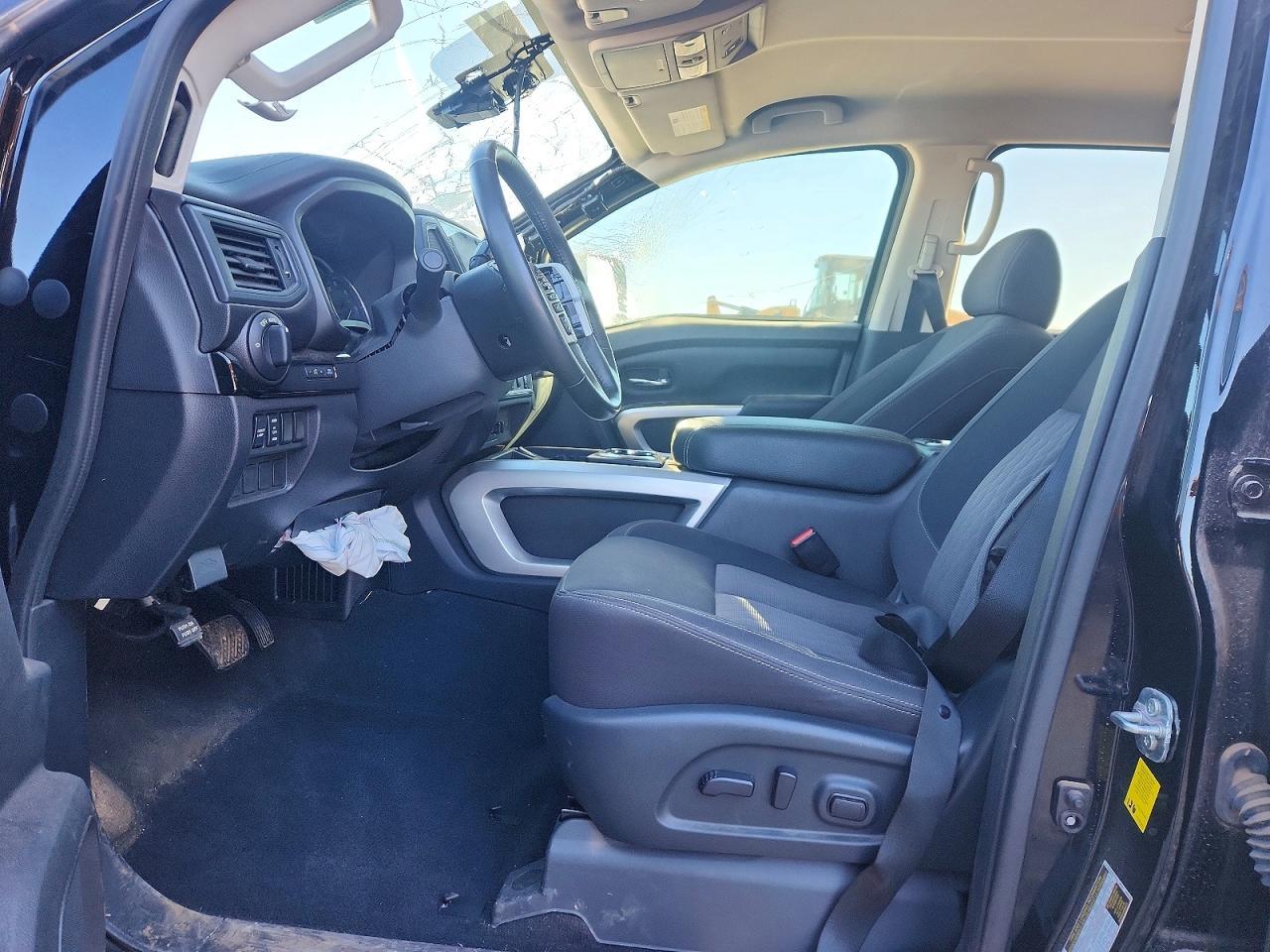 2024 Nissan Titan SV