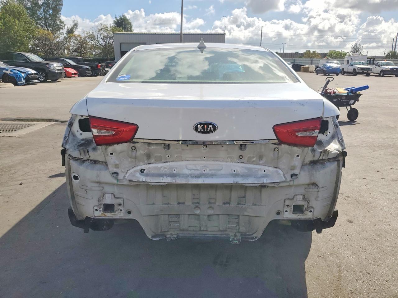 2014 KIA Cadenza Premium