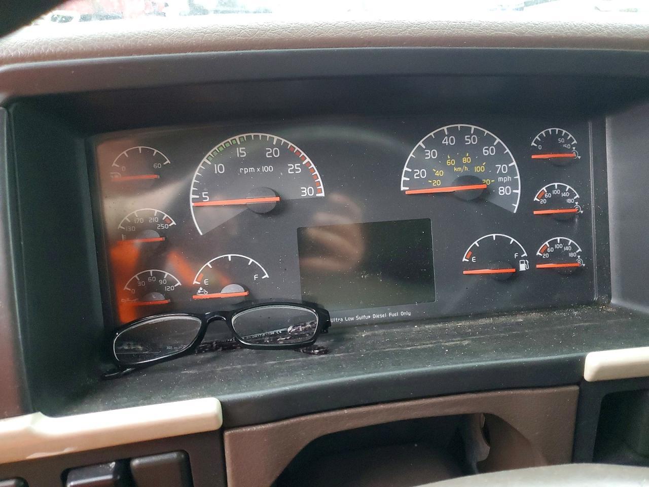 2016 Volvo VNL Semi Truck