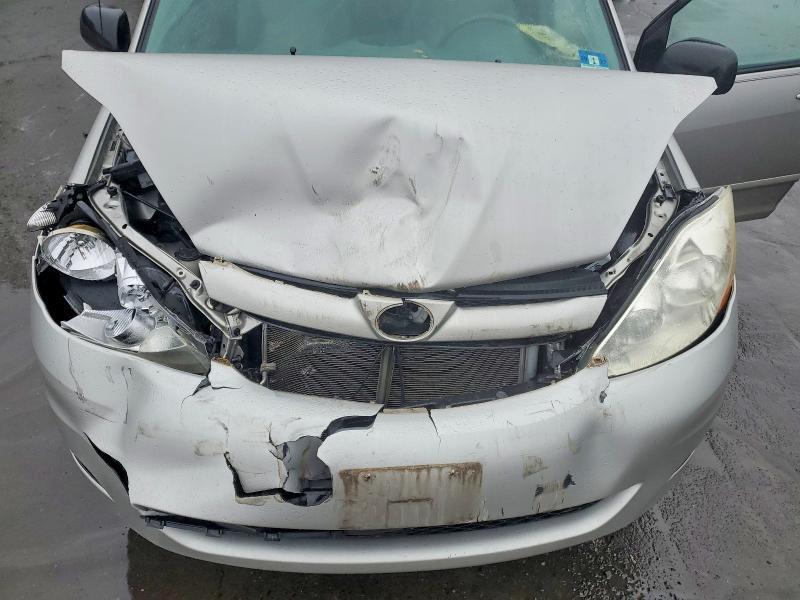 2010 Toyota Sienna le 7-passenger