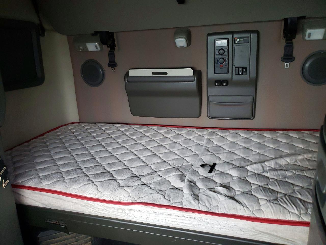 2019 Volv O VNL Semi Truck